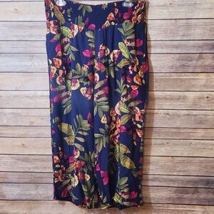 Floral Summer Capri Pants in Navy and Multicolor